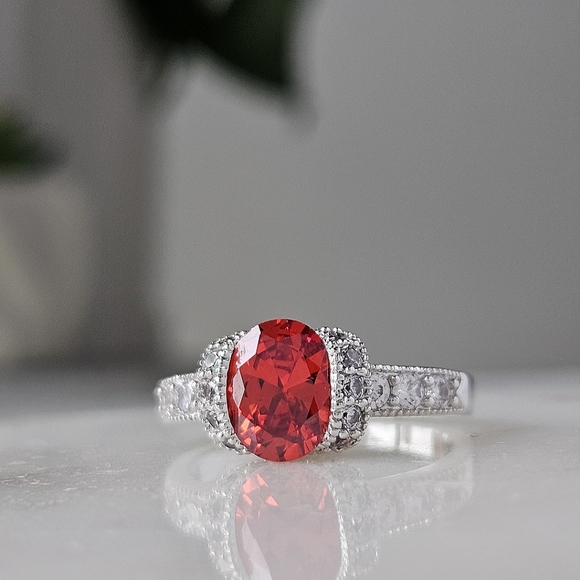 Elegant Silver and Red Gemstone Ring - Picture 5 of 8